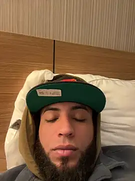 Snapshot of LeoPR00 chatting on November 2025 01:18:02 AM LeoPR00 online show from November 2025 01:18:02 AM