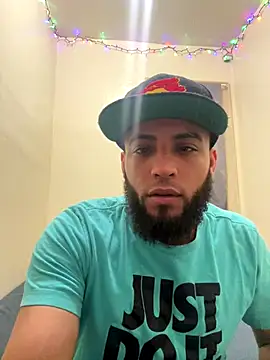 LeoPR00 online show from December 2025 04:19:01 AM