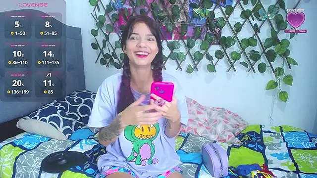Snapshot of katy_peach chatting on September 2025 08:41:02 PM katy peach online show from September 2025 08:41:02 PM