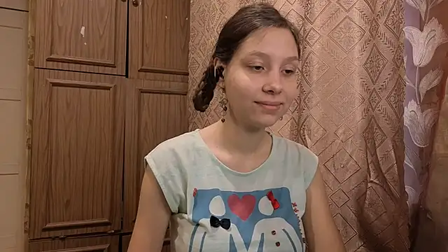 QutieDaSweet online show from November 2025 02:10:01 AM