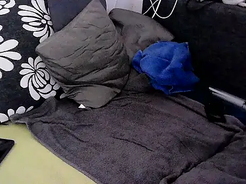 Snapshot of IncredibleGlaze78 chatting on January 2026 09:57:02 AM IncredibleGlaze78 online show from January 2026 09:57:02 AM