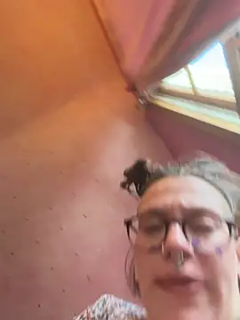 eggsma666 online show from February 2026 05:29:01 PM