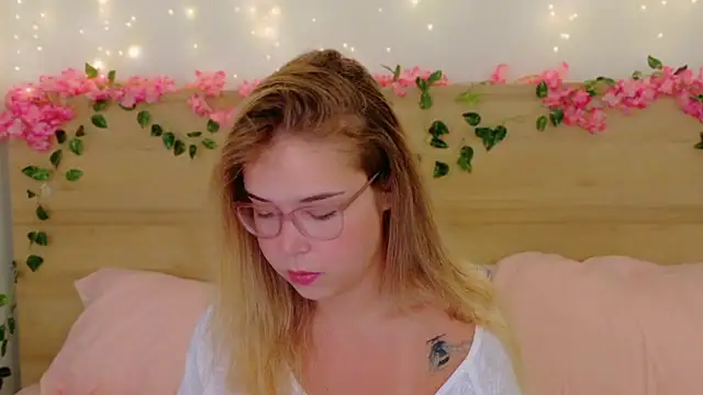 Lilith Bonheur online show from November 2025 10:09:01 PM