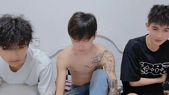 xiaoyi2563 online show from October 2025 12:37:01 PM