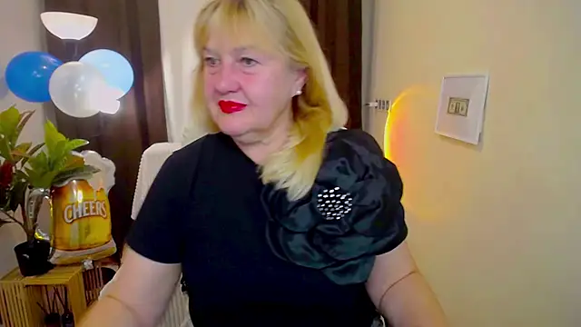 Snapshot of EmmaEllison chatting on September 2025 11:56:01 AM EmmaEllison online show from September 2025 11:56:01 AM