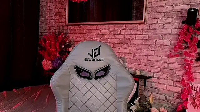 AdeliceLenoir online show from September 2025 05:57:02 AM