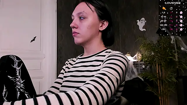 AdeliceLenoir online show from October 2025 05:55:01 AM