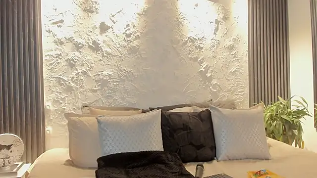 joselin rouse online show from April 2026 01:41:02 PM