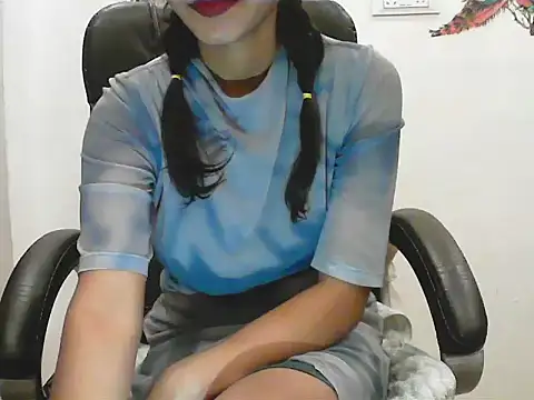 short girl  online show from June 2026 04:42:01 PM