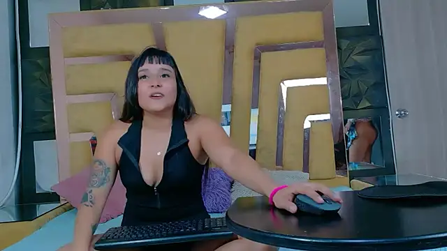 CailinANDrouse online show from November 2025 10:26:01 AM