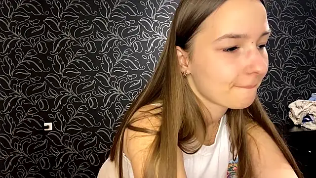 Snapshot of GemmaGunter chatting on September 2025 08:14:01 PM GemmaGunter online show from September 2025 08:14:01 PM