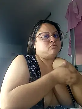 Snapshot of Chiki_hot92 chatting on October 2025 06:20:01 PM Chiki hot92 online show from October 2025 06:20:01 PM