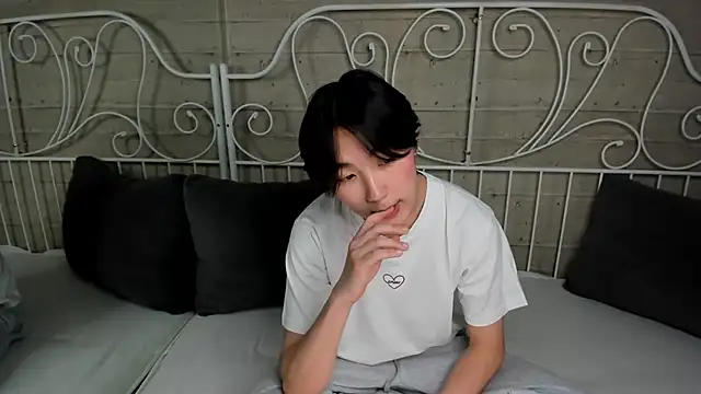 Snapshot of HeejinWang chatting on November 2025 08:11:01 PM HeejinWang online show from November 2025 08:11:01 PM