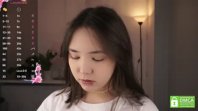 Snapshot of RenaeConnerley chatting on December 2025 05:13:01 AM RenaeConnerley online show from December 2025 05:13:01 AM