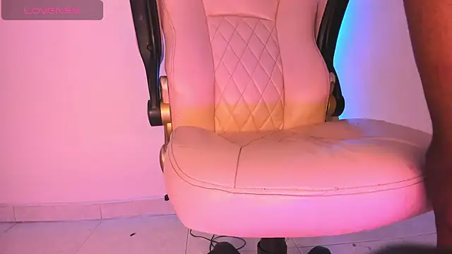 Snapshot of Mia_royal chatting on December 2025 10:15:01 PM Mia royal online show from December 2025 10:15:01 PM