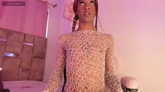 Mia royal online show from June 2026 03:43:01 PM