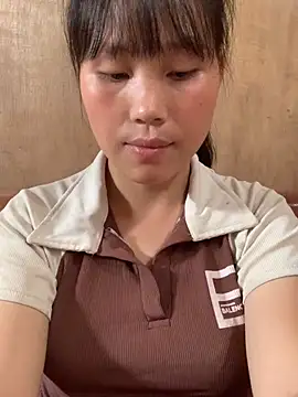 Snapshot of huong-18 chatting on October 2025 04:24:01 AM huong-18 online show from October 2025 04:24:01 AM