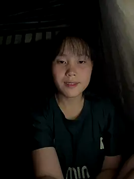 Snapshot of huong-18 chatting on November 2025 01:43:01 PM huong-18 online show from November 2025 01:43:01 PM