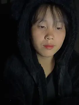 Snapshot of huong-18 chatting on November 2025 12:34:01 PM huong-18 online show from November 2025 12:34:01 PM