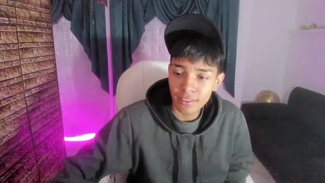 Hunteer Boy online show from October 2025 07:45:01 PM