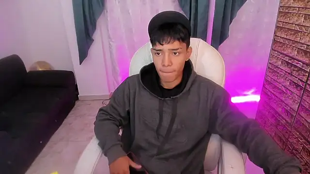 Hunteer Boy online show from October 2025 07:45:02 PM