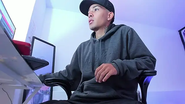 Hunteer Boy online show from October 2025 07:14:02 PM