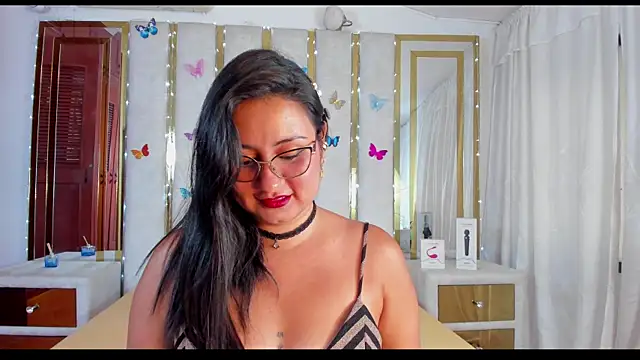 Luna021 1 online show from September 2025 07:47:02 PM