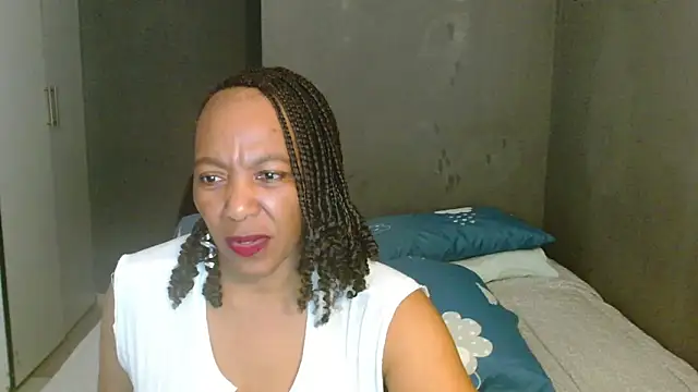 Snapshot of Lillyan_N chatting on April 2026 08:20:02 AM Lillyan N online show from April 2026 08:20:02 AM