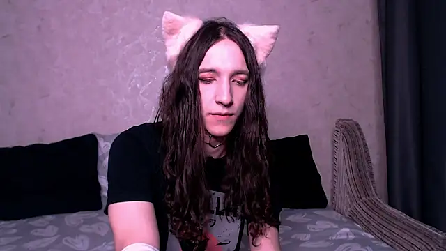 Snapshot of SilverMuse_ chatting on November 2025 10:41:02 PM SilverMuse online show from November 2025 10:41:02 PM