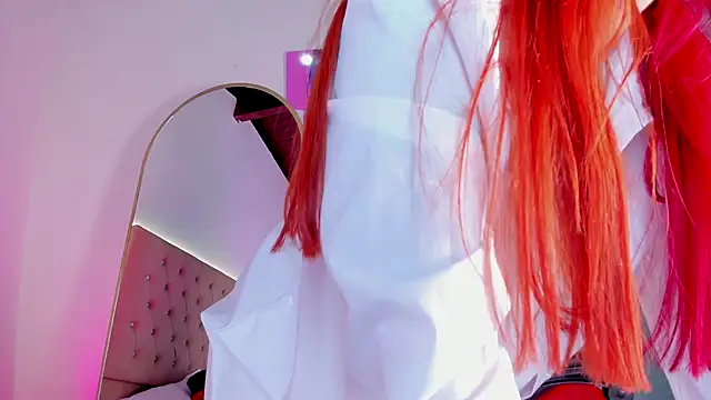 Hayley  Roberts online show from October 2025 07:18:01 PM