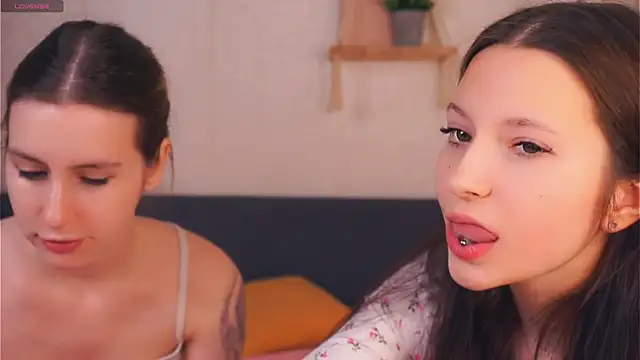 GabrielleLynchard online show from November 2025 07:35:02 PM