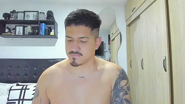 Snapshot of Arnolwilliams chatting on November 2025 10:52:01 PM Arnolwilliams online show from November 2025 10:52:01 PM