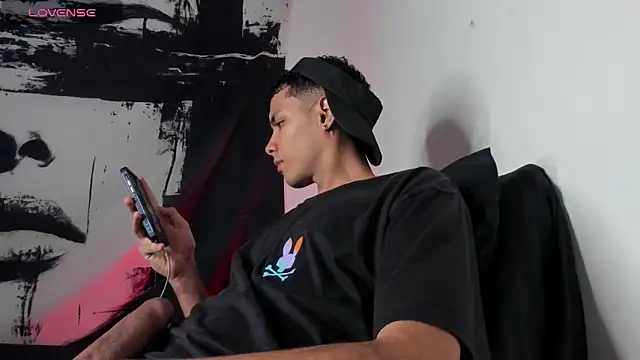 Avaggi online show from October 2025 09:32:02 PM