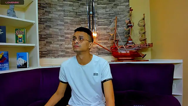 Snapshot of Juicy_Creww chatting on October 2025 11:08:02 AM Juicy Creww online show from October 2025 11:08:02 AM