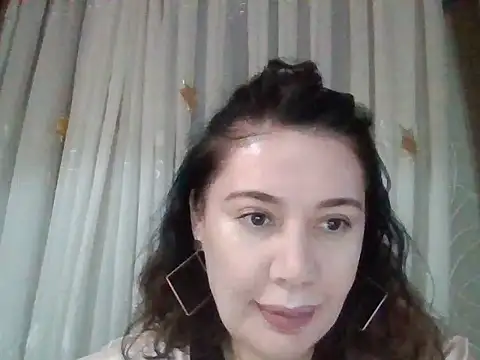 Snapshot of Lomivah chatting on November 2025 04:52:01 PM Lomivah online show from November 2025 04:52:01 PM