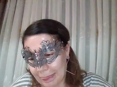 Snapshot of Lomivah chatting on November 2025 07:01:02 PM Lomivah online show from November 2025 07:01:02 PM