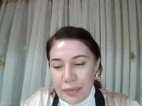 Snapshot of Lomivah chatting on November 2025 07:13:01 PM Lomivah online show from November 2025 07:13:01 PM