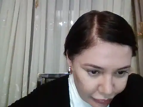 Snapshot of Lomivah chatting on November 2025 04:19:02 PM Lomivah online show from November 2025 04:19:02 PM