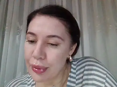 Snapshot of Lomivah chatting on November 2025 08:44:01 PM Lomivah online show from November 2025 08:44:01 PM