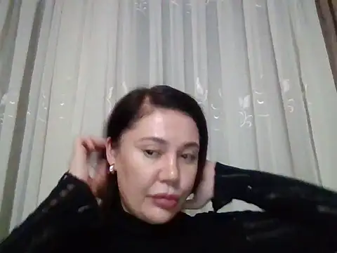 Snapshot of Lomivah chatting on November 2025 07:27:01 PM Lomivah online show from November 2025 07:27:01 PM