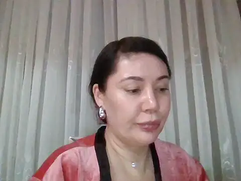 Snapshot of Lomivah chatting on December 2025 05:32:01 PM Lomivah online show from December 2025 05:32:01 PM