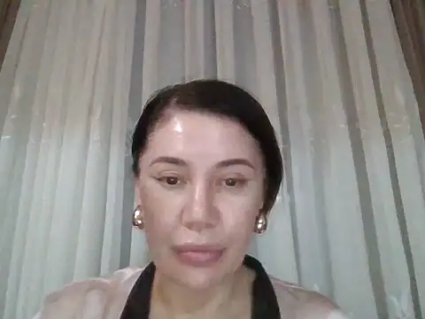 Snapshot of Lomivah chatting on December 2025 07:19:02 PM Lomivah online show from December 2025 07:19:02 PM