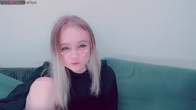 Snapshot of AliceNya_cute chatting on October 2025 03:56:02 AM AliceNya cute online show from October 2025 03:56:02 AM