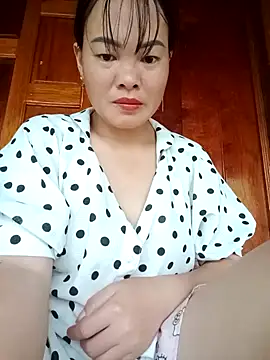 emilyzz online show from October 2025 12:52:02 AM