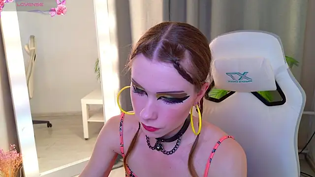 Snapshot of KarenSmitht chatting on October 2025 04:16:02 PM KarenSmitht online show from October 2025 04:16:02 PM