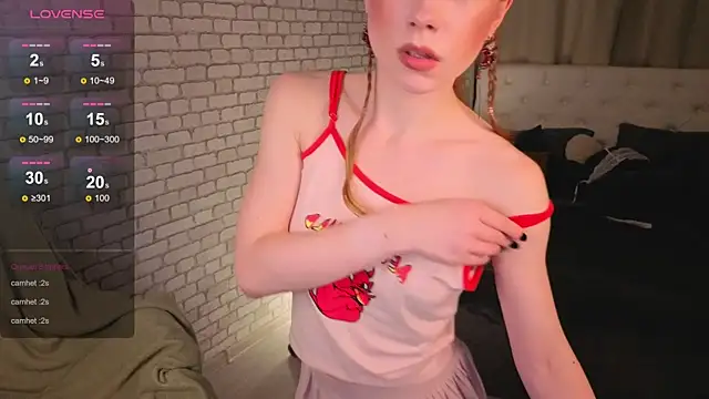 Snapshot of KarenSmitht chatting on October 2025 04:02:02 PM KarenSmitht online show from October 2025 04:02:02 PM