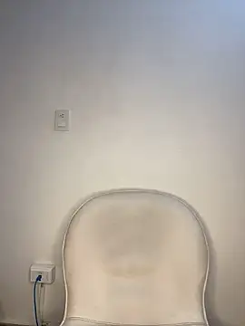 Snapshot of krisstenSantos chatting on November 2025 12:39:02 PM krisstenSantos online show from November 2025 12:39:02 PM