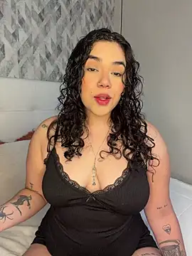 krisstenSantos online show from December 2025 03:41:02 PM