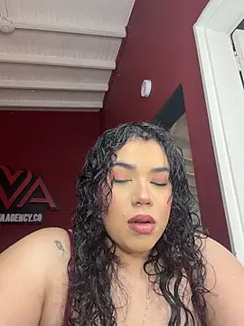 Snapshot of krisstenSantos chatting on February 2026 01:52:02 PM krisstenSantos online show from February 2026 01:52:02 PM