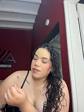 Snapshot of krisstenSantos chatting on February 2026 03:19:02 PM krisstenSantos online show from February 2026 03:19:02 PM